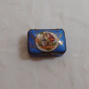 Vintage ceramic box for jewelry, etc.